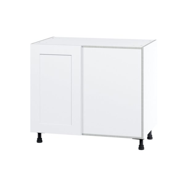 Jasmine Painted Warm White  Shaker Assembled Blind Base Corner  Cabinet with Right Pull Out (39 in. W x 34.5 in. H x 24 in. D)