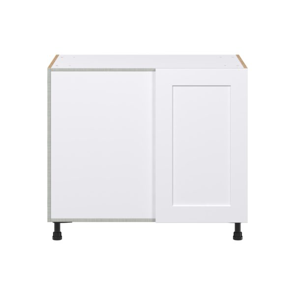 Jasmine Painted Warm White Shaker Assembled Magick Corner Blind Base Kitchen Cabinet (39 in. W x 34.5 in.H x 24 in. D)