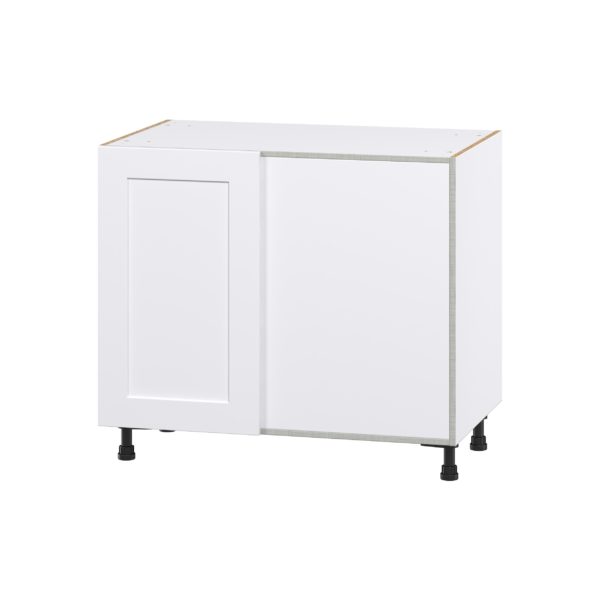 Jasmine Painted Warm White Shaker Assembled Magick Corner Blind Base Kitchen Cabinet (39 in. W x 34.5 in.H x 24 in. D)